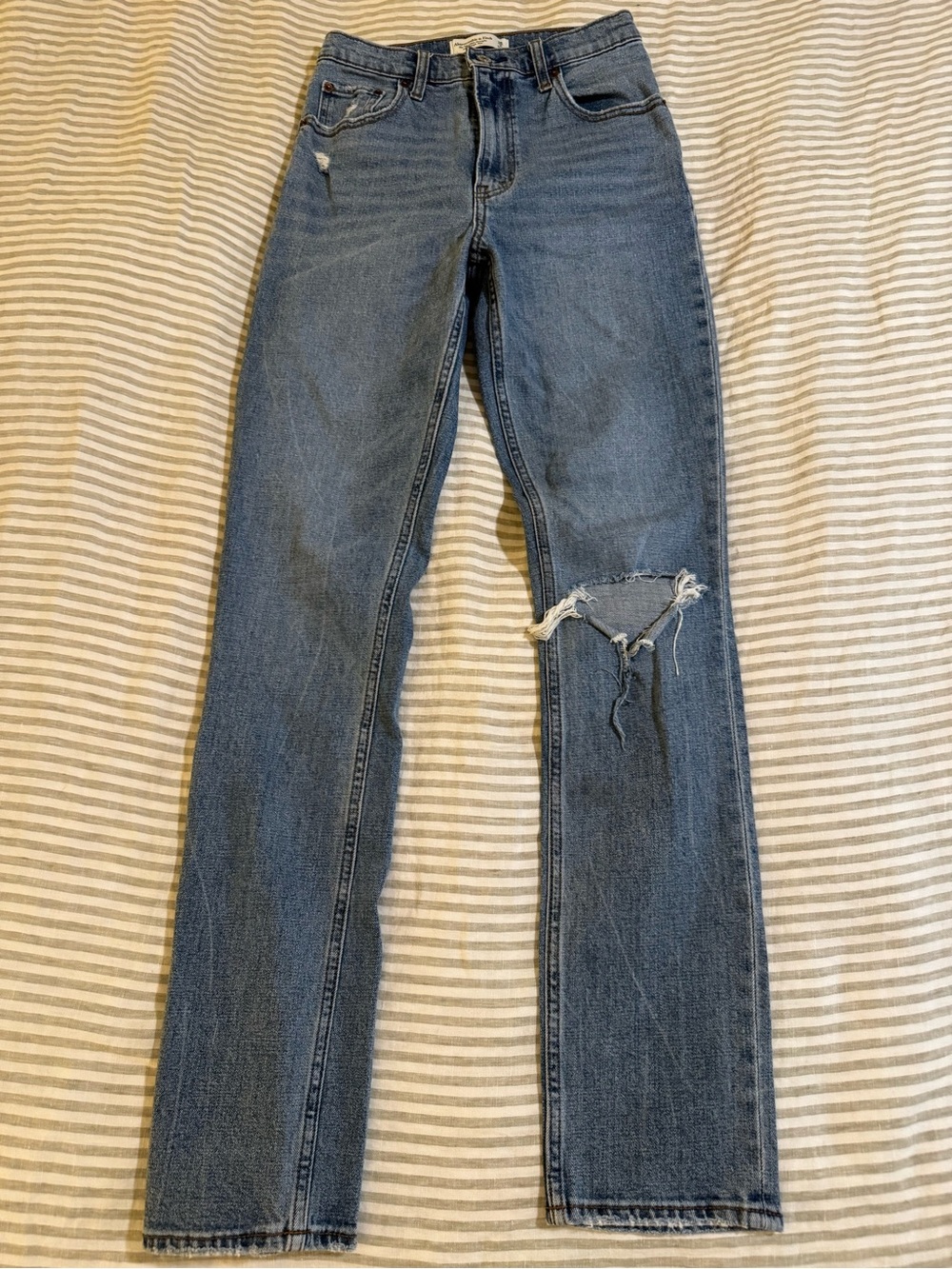 Abercrombie 90’s Slim Striaght Ultra High Rise 26 2L